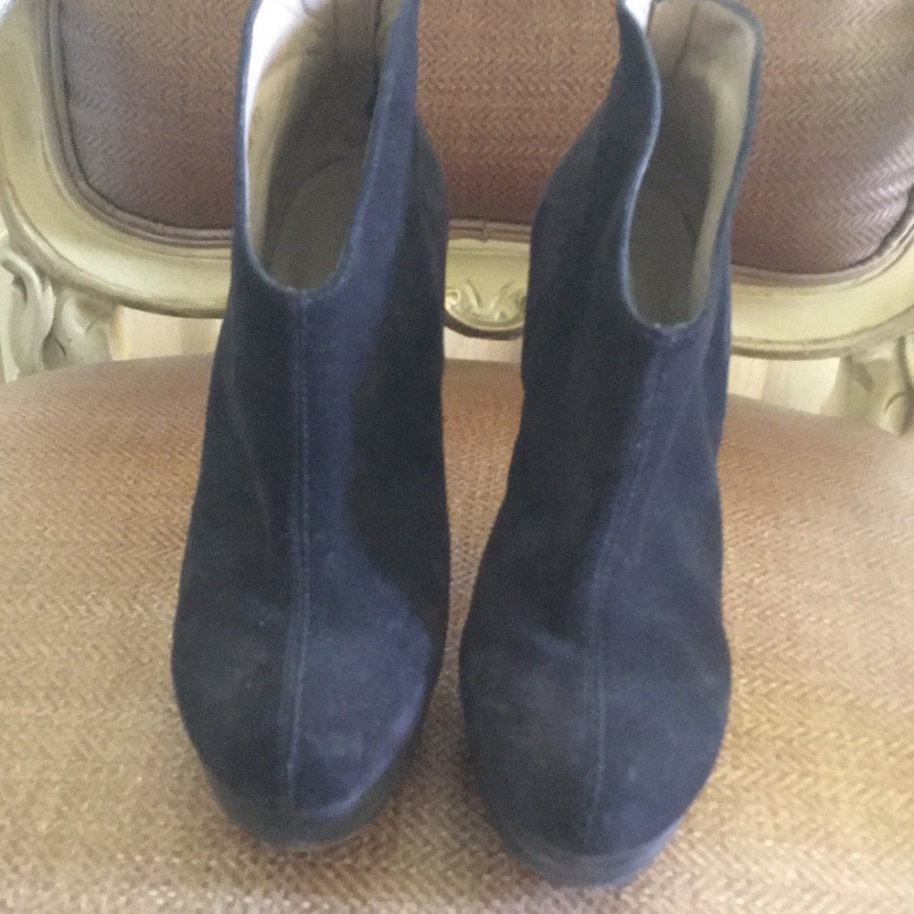 Shoes - Picture 2 of 4